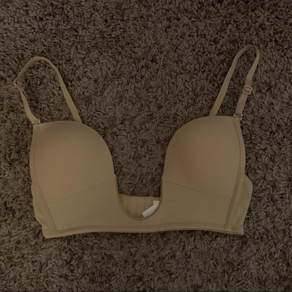 Low cut bra. Fashion Nova.